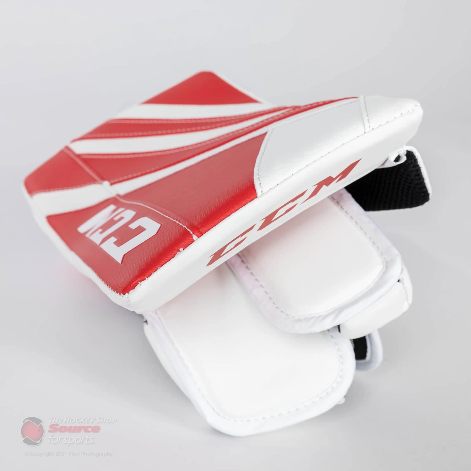 CCM Extreme Flex E5.5 Youth Goalie Blocker 6 CCM Extreme Flex E5.5 Youth Goalie Blocker - Image 4