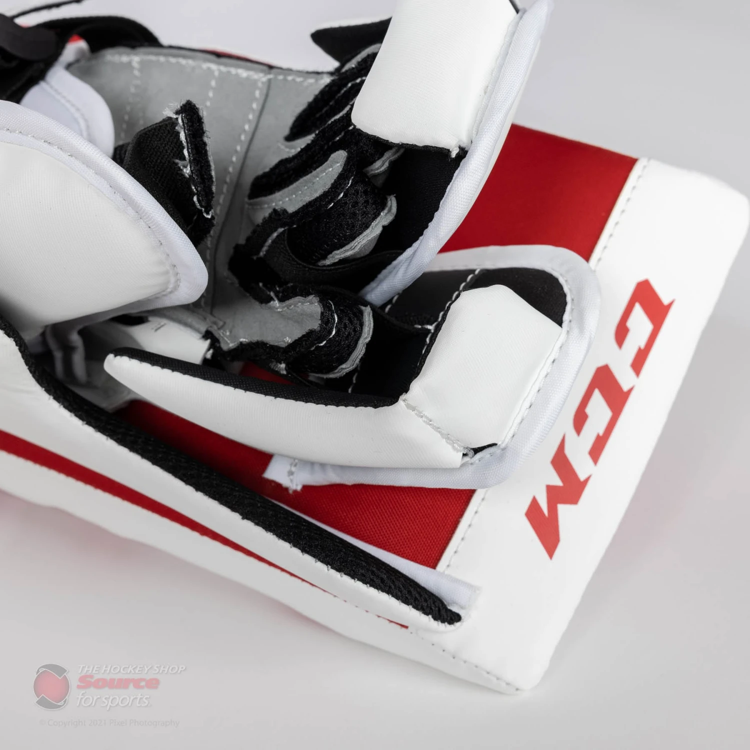 CCM Extreme Flex E5.5 Youth Goalie Blocker 8 CCM Extreme Flex E5.5 Youth Goalie Blocker - Image 6