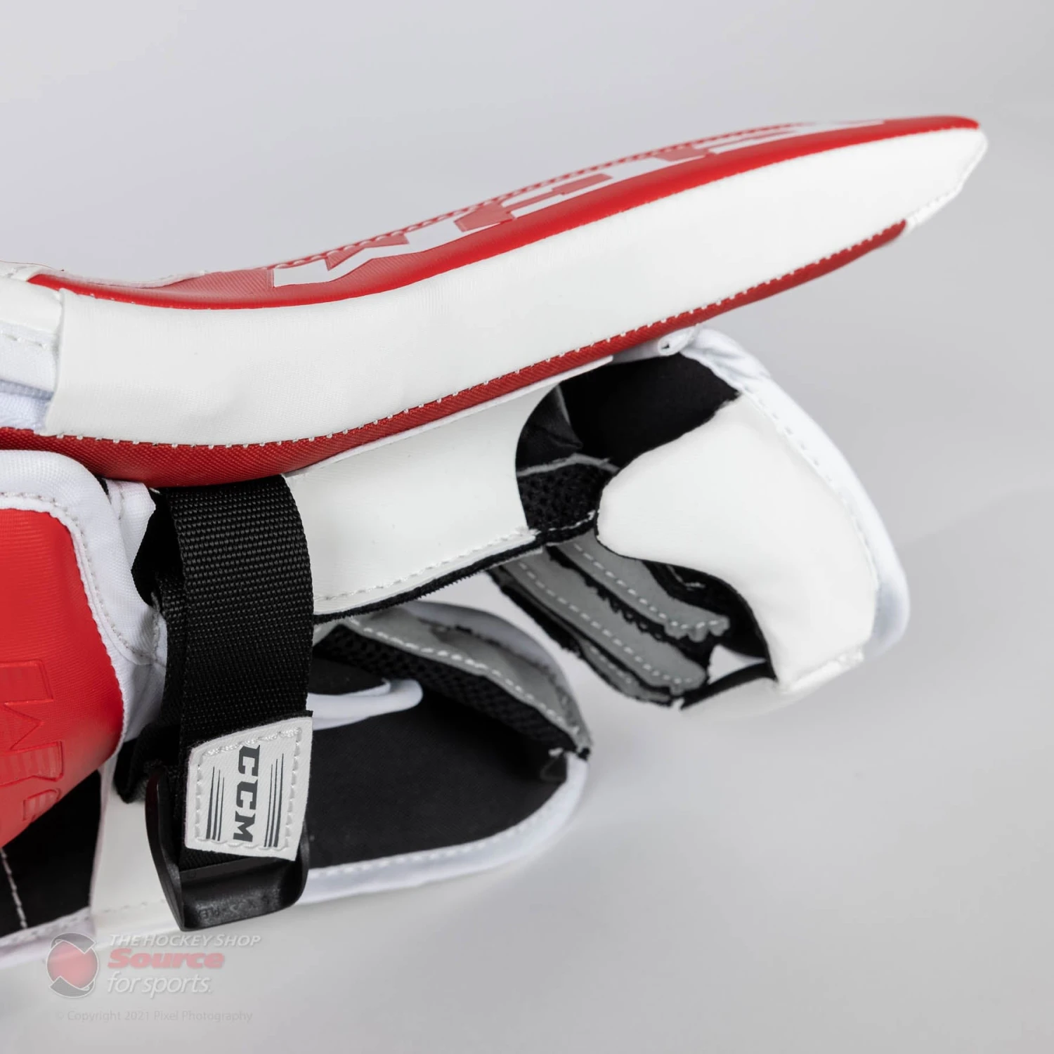 CCM Extreme Flex E5.5 Youth Goalie Blocker 7 CCM Extreme Flex E5.5 Youth Goalie Blocker - Image 5
