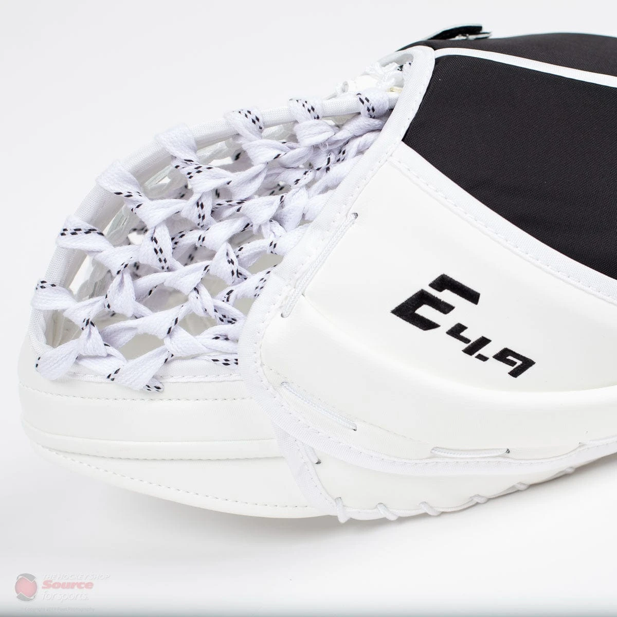 CCM Extreme Flex E4.9 Senior Goalie Catcher - Source Exclusive 6 CCM Extreme Flex E4.9 Senior Goalie Catcher - Source Exclusive - Image 4