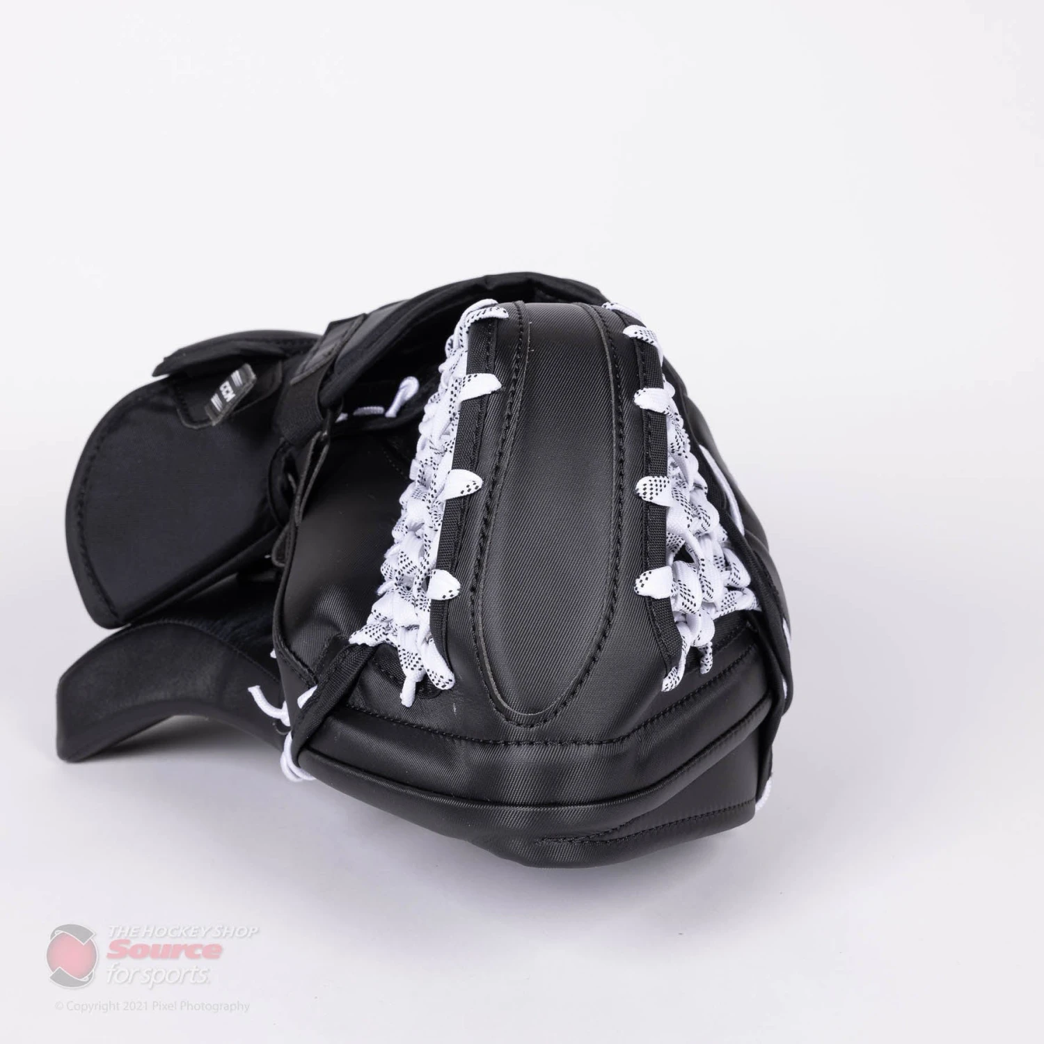 CCM Extreme Flex E5.9 Senior Goalie Catcher - Source Exclusive 8 CCM Extreme Flex E5.9 Senior Goalie Catcher - Source Exclusive - Image 6