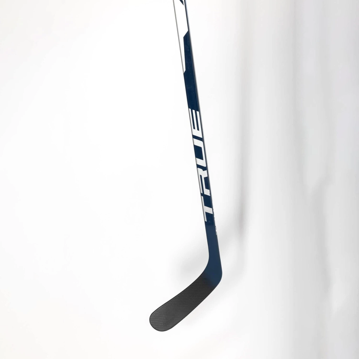 TRUE AX3 Intermediate Hockey Stick 4 TRUE AX3 Intermediate Hockey Stick - Image 2