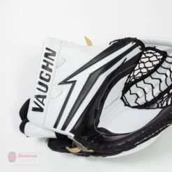 Vaughn Velocity V9 XP Pro Carbon Senior Goalie Catcher -Hockey Series Store vaughn catchers vaughn velocity v9 xp pro carbon senior goalie catcher 14508907692098