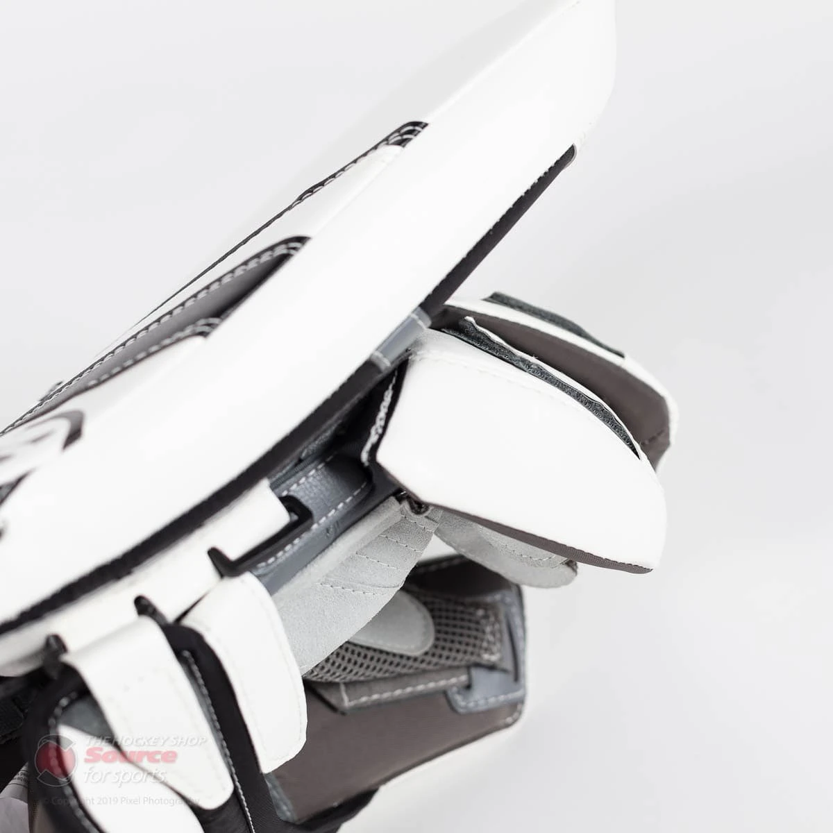 Warrior Ritual G4 Intermediate Goalie Blocker 8 Warrior Ritual G4 Intermediate Goalie Blocker - Image 6